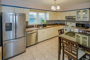 8 Lucille Dr, Syosset, NY 11791 - Photo 25