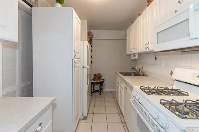 45 Hillpark Avenue #2L, Great Neck, NY 11021 - Photo 13