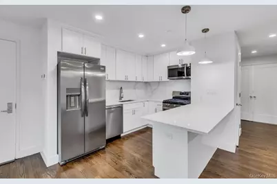 1431 Old Northern Boulevard #4, Roslyn, NY 11576 - Photo 3