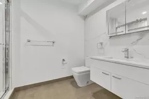 1431 Old Northern Blvd, Roslyn, NY 11576 - Photo 15