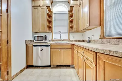 17 Oxford Street, Malverne, NY 11565 - Photo 9