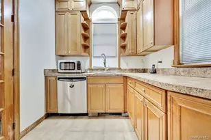 17 Oxford St, Malverne, NY 11565 - Photo 9