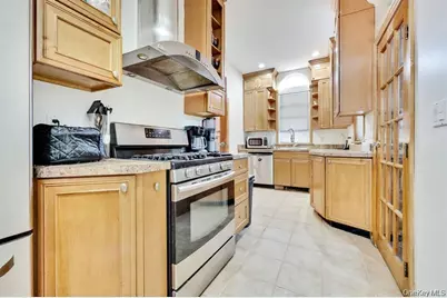 17 Oxford Street, Malverne, NY 11565 - Photo 7