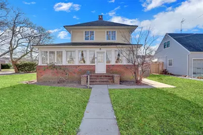 31 Hiawatha Drive, Brightwaters, NY 11718 - Photo 1