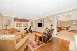 17 Thide Ct, Smithtown, NY 11787 - Photo 25