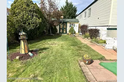 35 Nutwood Court, New York, NY 10308 - Photo 35