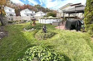 35 Nutwood Ct, New York, NY 10308 - Photo 39