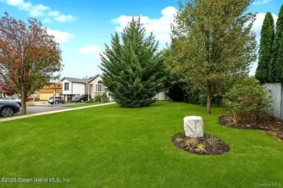 35 Nutwood Court, New York, NY 10308 - Photo 3