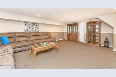 35 Nutwood Court, New York, NY 10308 - Photo 25