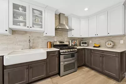 56 Stonegate Drive, New York, NY 10304 - Photo 7