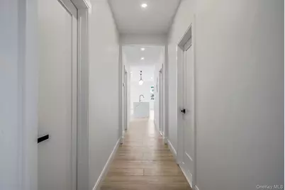 24 Skillman Street #Upper, Roslyn, NY 11576 - Photo 9