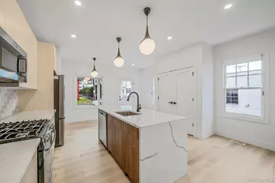 24 Skillman Street #Lower, Roslyn, NY 11576 - Photo 3