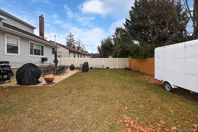 828 E. Meadow Avenue, East Meadow, NY 11554 - Photo 35