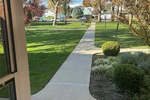 96 Jervis Ave, Farmingdale, NY 11735 - Photo 5