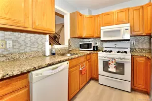 1067 Washington Green, New Windsor, NY 12553 - Photo 9