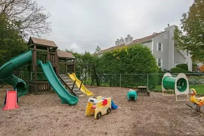 1067 Washington Green, New Windsor, NY 12553 - Photo 33