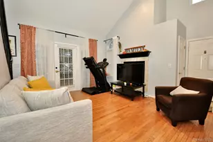 1067 Washington Green, New Windsor, NY 12553 - Photo 5