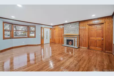 1 Holbrook Street, Bay Shore, NY 11706 - Photo 3