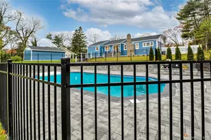 9 Susan Ln, Dix Hills, NY 11746 - Photo 33