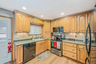 32 Rockledge Dr, Shirley, NY 11967 - Photo 9