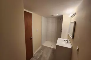 24 Poplar Pl, Bay Shore, NY 11706 - Photo 5