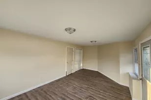 24 Poplar Pl, Bay Shore, NY 11706 - Photo 3