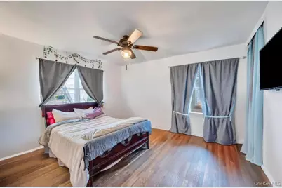 14 Urn Court, Brentwood, NY 11717 - Photo 9