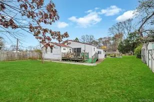 14 Urn Ct, Brentwood, NY 11717 - Photo 3