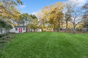 19 Walnut Ave, East Quogue, NY 11942 - Photo 27