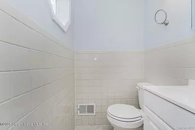 13 Laforge Ave, New York, NY 10302 - Photo 25