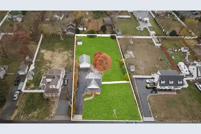 36 W 19th Street, Huntington Station, NY 11746 - Photo 3