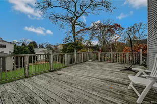 66 Rosemary Pl, East Islip, NY 11730 - Photo 31