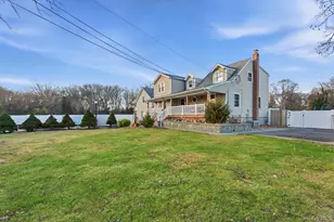 2011 Orinoco Dr, West Islip, NY 11795 - Photo 3