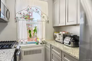 600 Pelham Rd, New Rochelle, NY 10805 - Photo 9