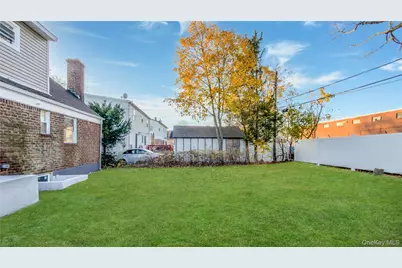 15 Circle Drive, Hempstead, NY 11550 - Photo 35