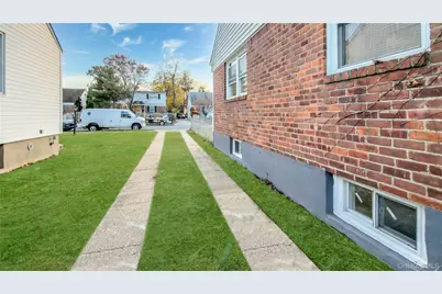 15 Circle Drive, Hempstead, NY 11550 - Photo 47