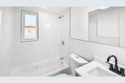 15 Circle Drive, Hempstead, NY 11550 - Photo 23