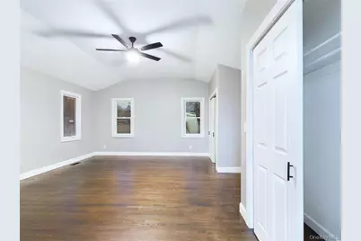 115 Clinton Avenue, Patchogue, NY 11772 - Photo 25