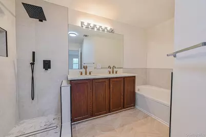 11 Northwood Blvd, Central Islip, NY 11722 - Photo 21