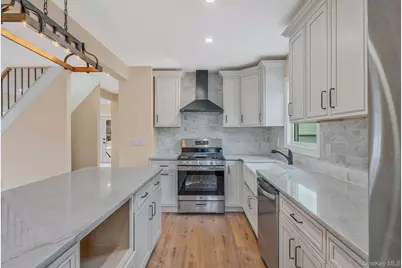 87 Sobro Avenue, Valley Stream, NY 11580 - Photo 5