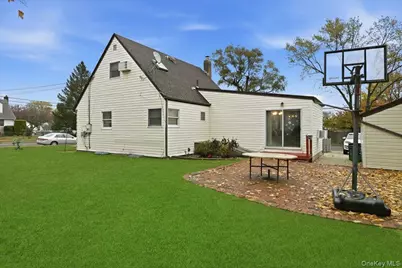 979 Merillon Avenue, Westbury, NY 11590 - Photo 21