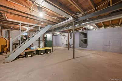 979 Merillon Avenue, Westbury, NY 11590 - Photo 19