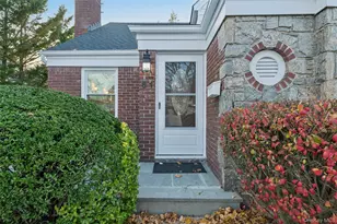 61 Harris Ave, Hewlett, NY 11557 - Photo 5