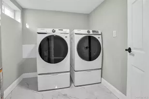 2 Walnut Dr, Syosset, NY 11791 - Photo 23