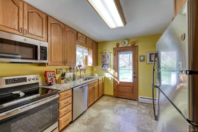 17 Homer Place, Poughkeepsie, NY 12603 - Photo 19