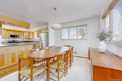 11 Fleetwood Avenue, Chestnut Ridge, NY 10977 - Photo 5