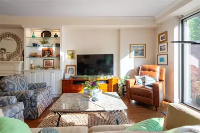 100 Hilton Avenue #M4, Garden City, NY 11530 - Photo 3
