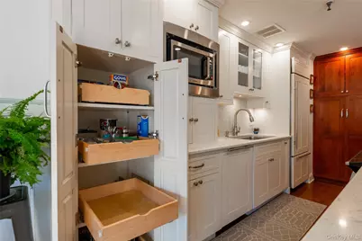 100 Hilton Avenue #M4, Garden City, NY 11530 - Photo 9