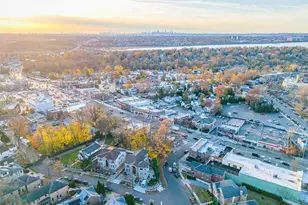 45-15 Browvale Ln, Little Neck, NY 11362 - Photo 17