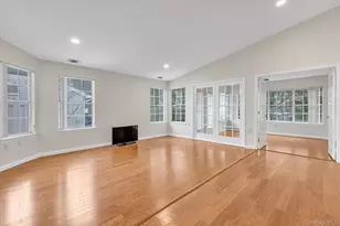 289 Glen Dr, Ridge, NY 11961 - Photo 3